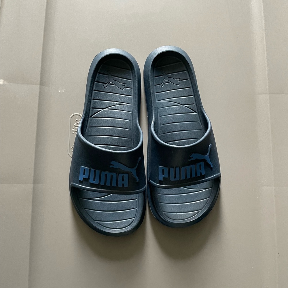 Puma slides size 8